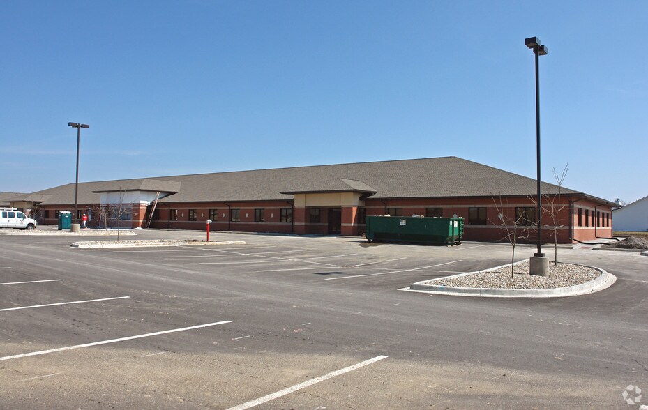 604 Pierce Blvd, O'Fallon, IL à louer - Photo de l’immeuble – Image 2 sur 2