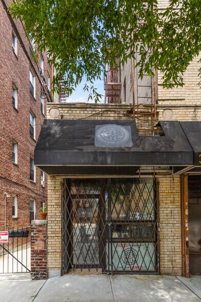 41-48 40th St, Sunnyside, NY à louer - Photo de l’immeuble – Image 2 sur 3
