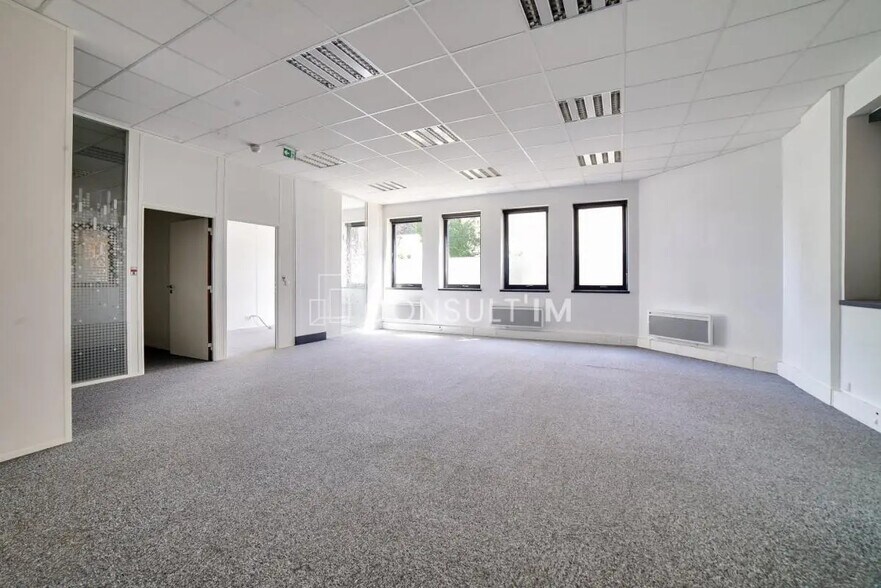 Bureau dans Courbevoie à vendre - Photo de l’immeuble – Image 2 sur 7