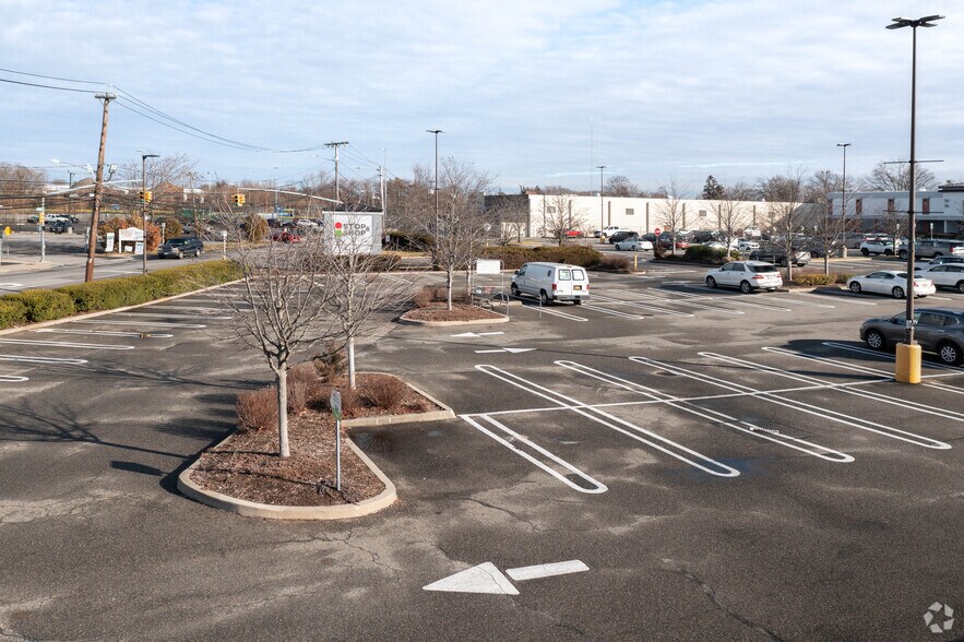 50 Cherry Valley Rd, West Hempstead, NY à louer - Photo principale – Image 2 sur 2