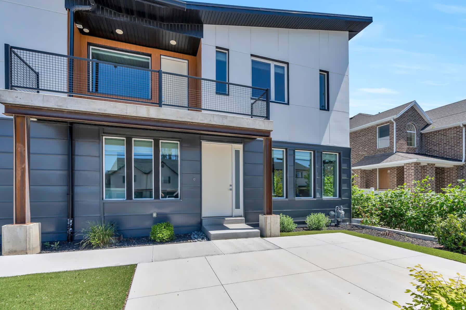 7045 S 300 E, Midvale, UT à vendre Photo de l’immeuble– Image 1 sur 31