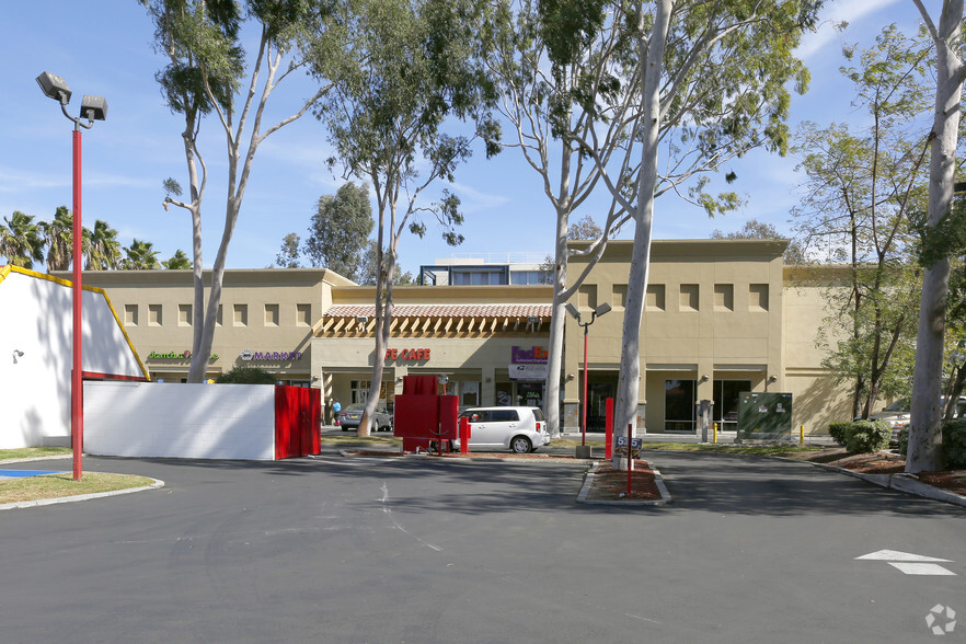 1242 University Ave, Riverside, CA à louer - Photo de l’immeuble – Image 3 sur 5
