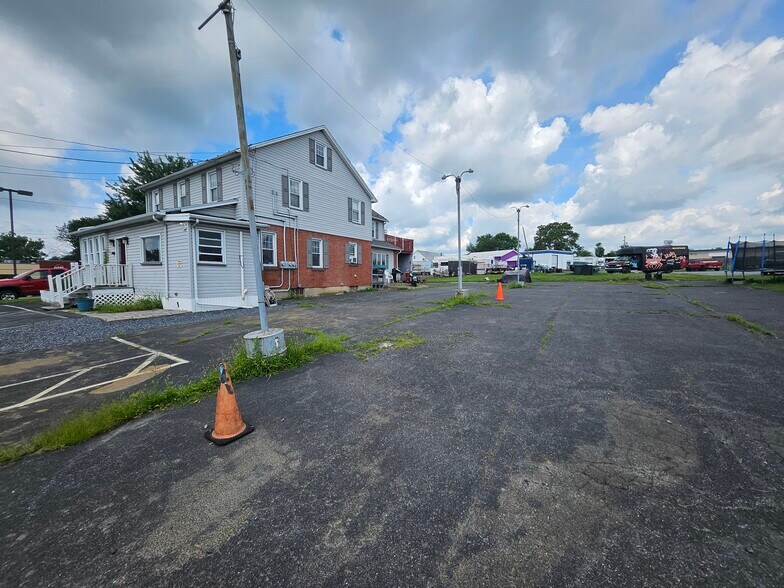 2511 Freemansburg Ave, Easton, PA à louer - Photo de l’immeuble – Image 3 sur 11