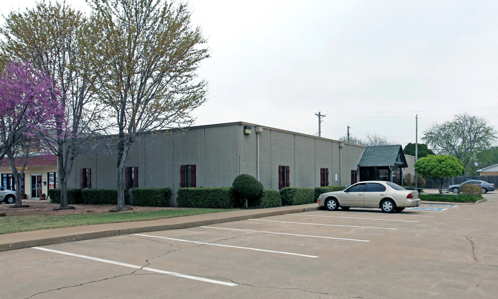 2110-2120 S Broadway, Edmond, OK à louer Photo de l’immeuble– Image 1 sur 2