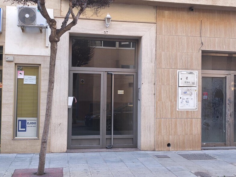 Local commercial dans El Ejido, Almería à louer - Photo de l’immeuble – Image 3 sur 3