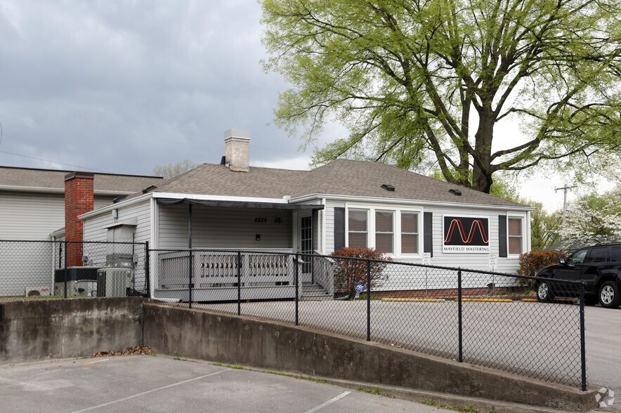 2825 Erica Pl, Nashville, TN à louer - Photo de l’immeuble – Image 2 sur 2