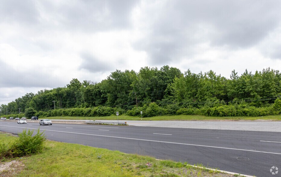 9115 Pulaski Hwy, Middle River, MD à louer - Photo de l’immeuble – Image 3 sur 5