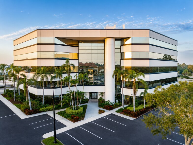 28050 US Hwy 19 N, Clearwater, FL à louer - Photo de l’immeuble – Image 1 sur 15