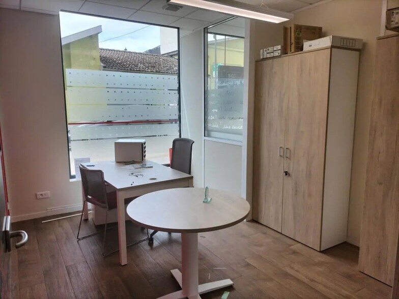 7 Rue Francisco Ferrer, Oyonnax à louer - Photo de l’immeuble – Image 2 sur 11