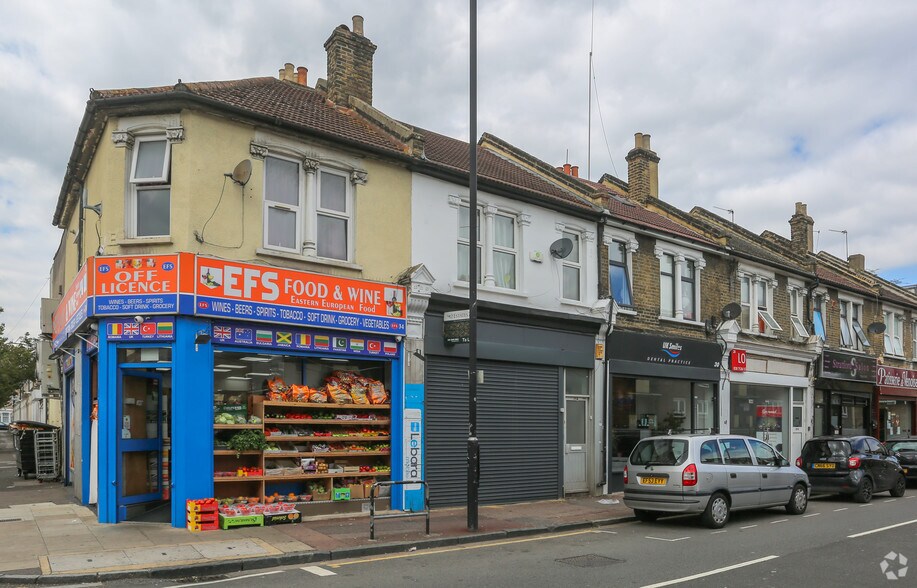32 Vicarage Ln, Londres à louer - Photo de l’immeuble – Image 2 sur 3