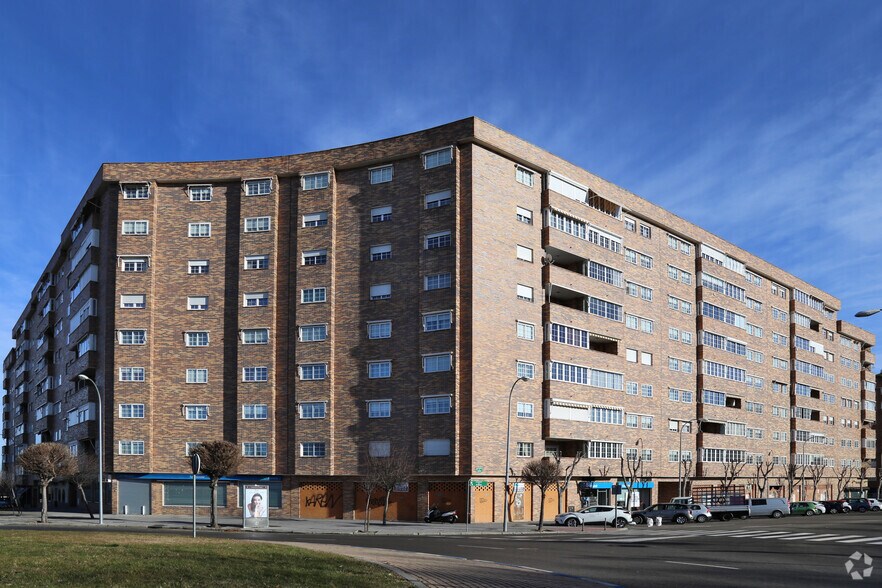 Immeuble residentiel dans Coslada, Madrid à vendre - Photo principale – Image 1 sur 1