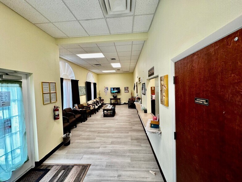 1019 Harvin Way, Rockledge, FL à louer - Photo intérieure – Image 3 sur 9