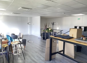 Local d’activités dans Saint-Priest à louer Photo intérieure– Image 2 sur 3