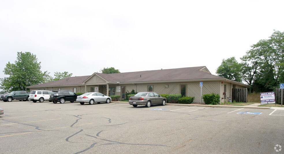 4960 Higbee Ave NW, Canton, OH à louer - Photo de l’immeuble – Image 3 sur 4