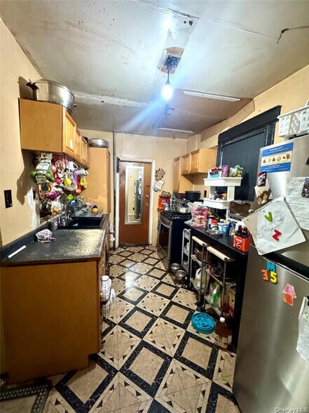 13415 102nd Ave, South Richmond Hill, NY à vendre - Photo de l’immeuble – Image 3 sur 18