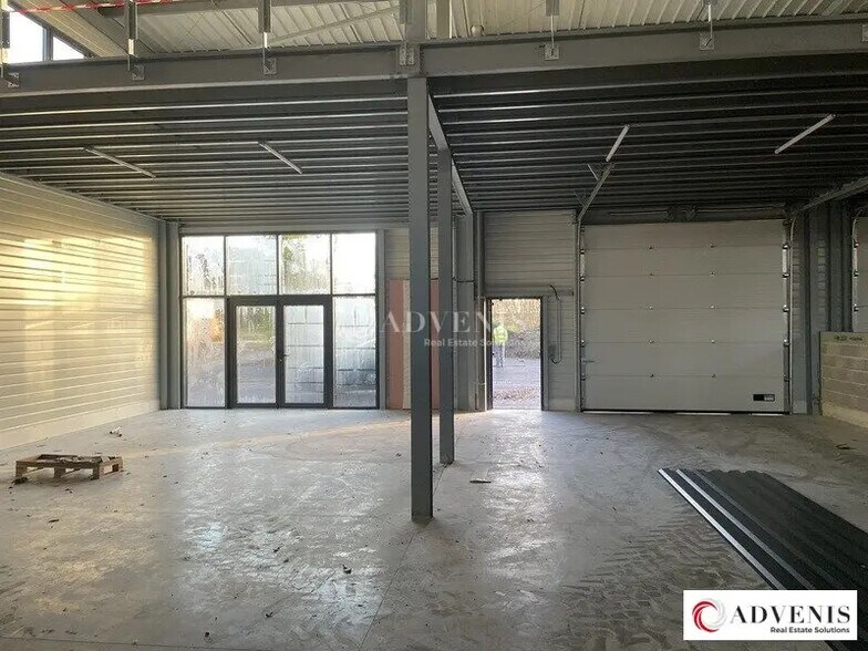 Local d’activités dans Ambarès-et-Lagrave à louer - Photo de l’immeuble – Image 3 sur 12