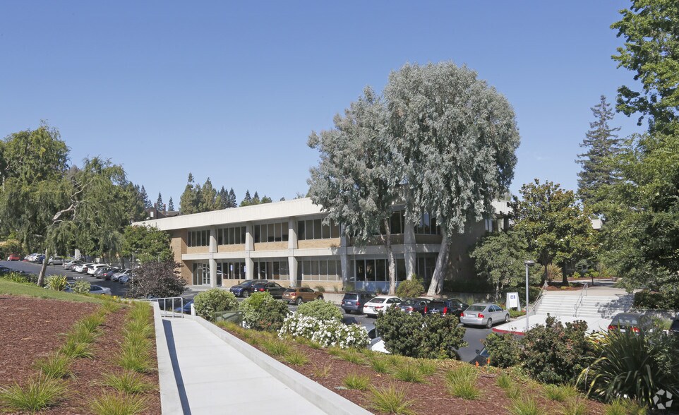 1530 Page Mill Rd, Palo Alto, CA à louer - Photo de l’immeuble – Image 3 sur 7