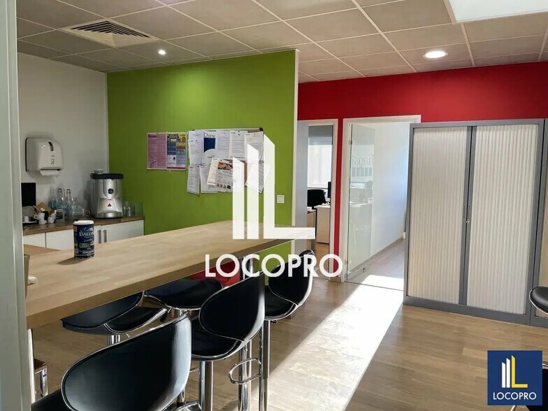 Bureau dans Aubagne à vendre - Photo de l’immeuble – Image 3 sur 12
