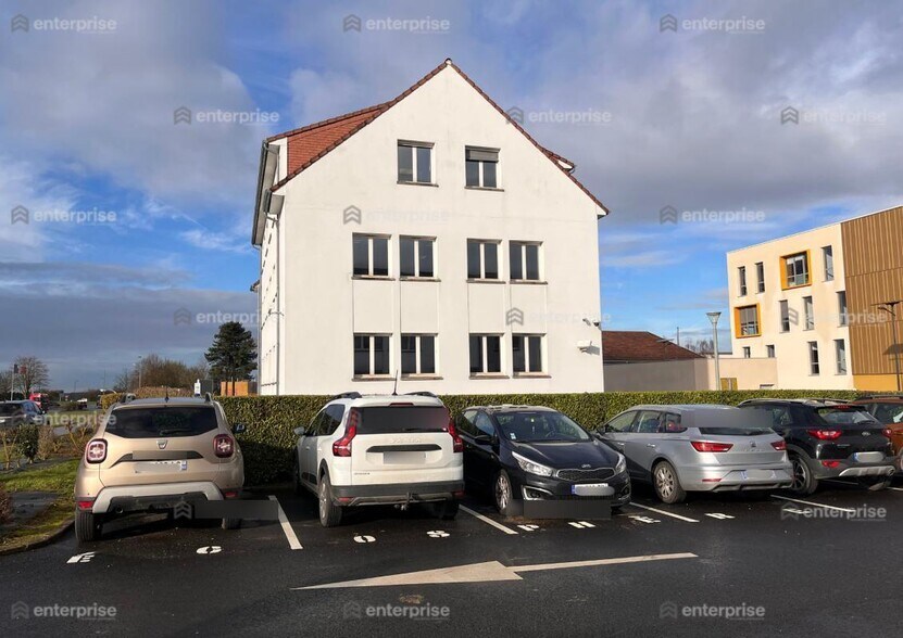 Bureau dans Dury à louer - Photo de l’immeuble – Image 2 sur 3
