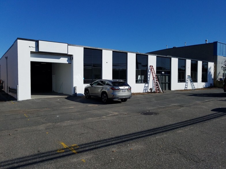 145 Milbar Blvd, Farmingdale, NY à louer - Photo de l’immeuble – Image 2 sur 2