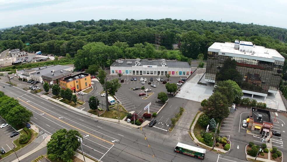 525 Connecticut Ave, Norwalk, CT à vendre - Photo de l’immeuble – Image 3 sur 8