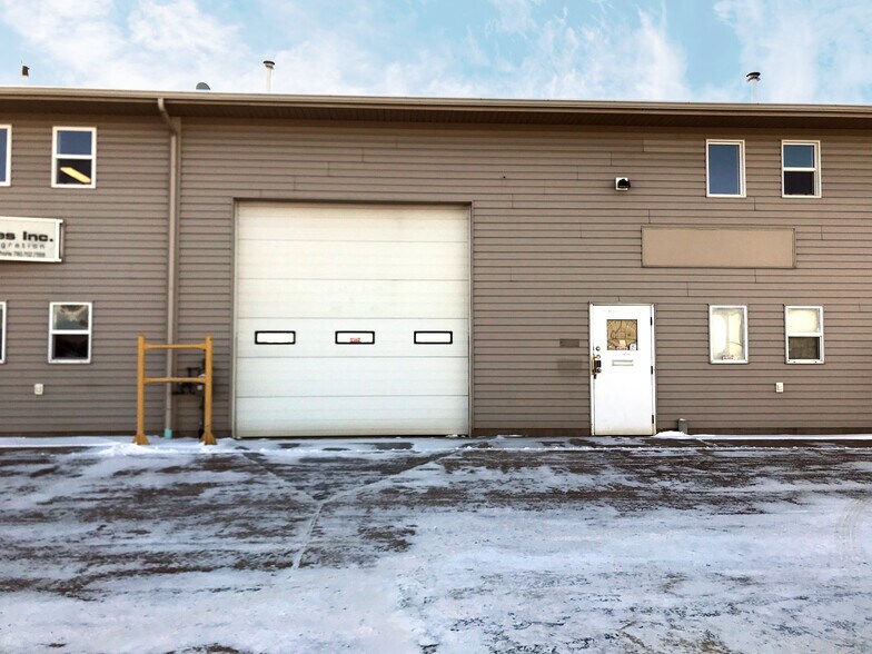 10723-10751 181 St NW, Edmonton, AB à vendre - Photo de l’immeuble – Image 3 sur 16