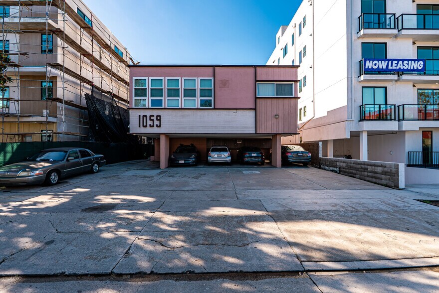 1059 S Corning St, Los Angeles, CA à vendre - Photo de l’immeuble – Image 2 sur 11