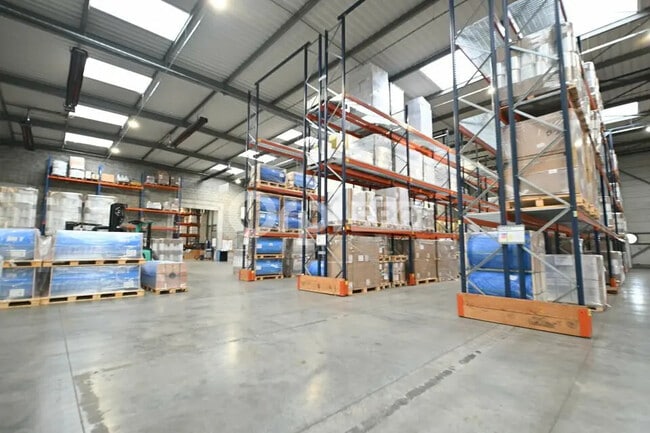 Plus de détails pour Local d’activités à vendre