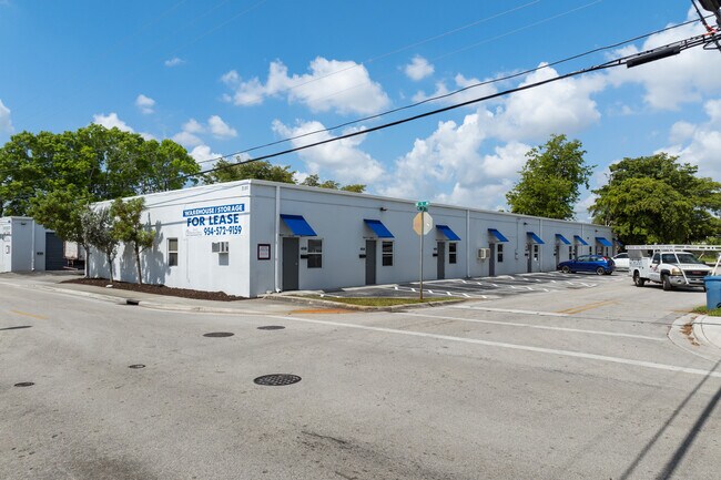 Plus de détails pour 3161-3181 NE 5th Ave, Oakland Park, FL - Industriel/Logistique à louer