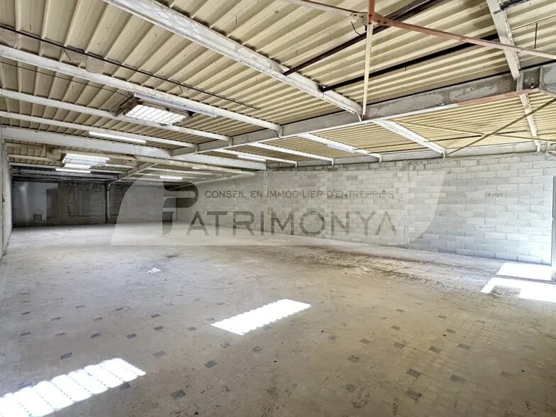 Local d'activités dans Aubagne à vendre - Photo intérieure – Image 2 sur 9