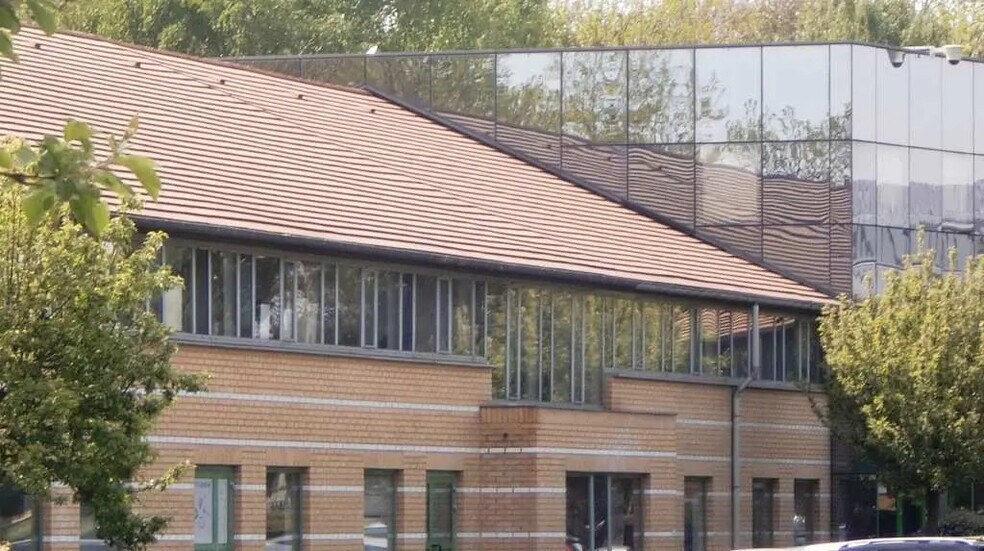 Bureau dans Champs-sur-Marne à louer - Photo de l’immeuble – Image 1 sur 9