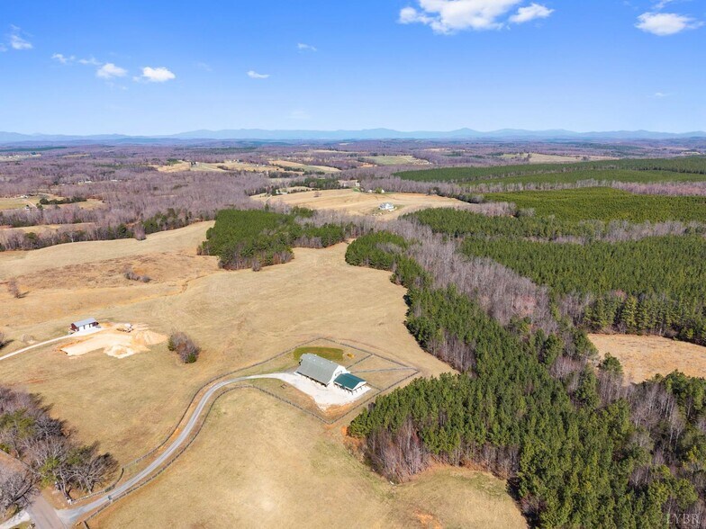 1433 Piney Mountain Rd, Appomattox, VA à vendre - Photo de l’immeuble – Image 2 sur 27
