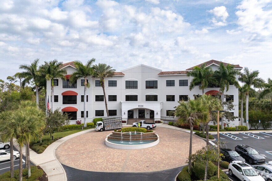 9530 Marketplace Rd, Fort Myers, FL à louer - Photo de l’immeuble – Image 1 sur 10
