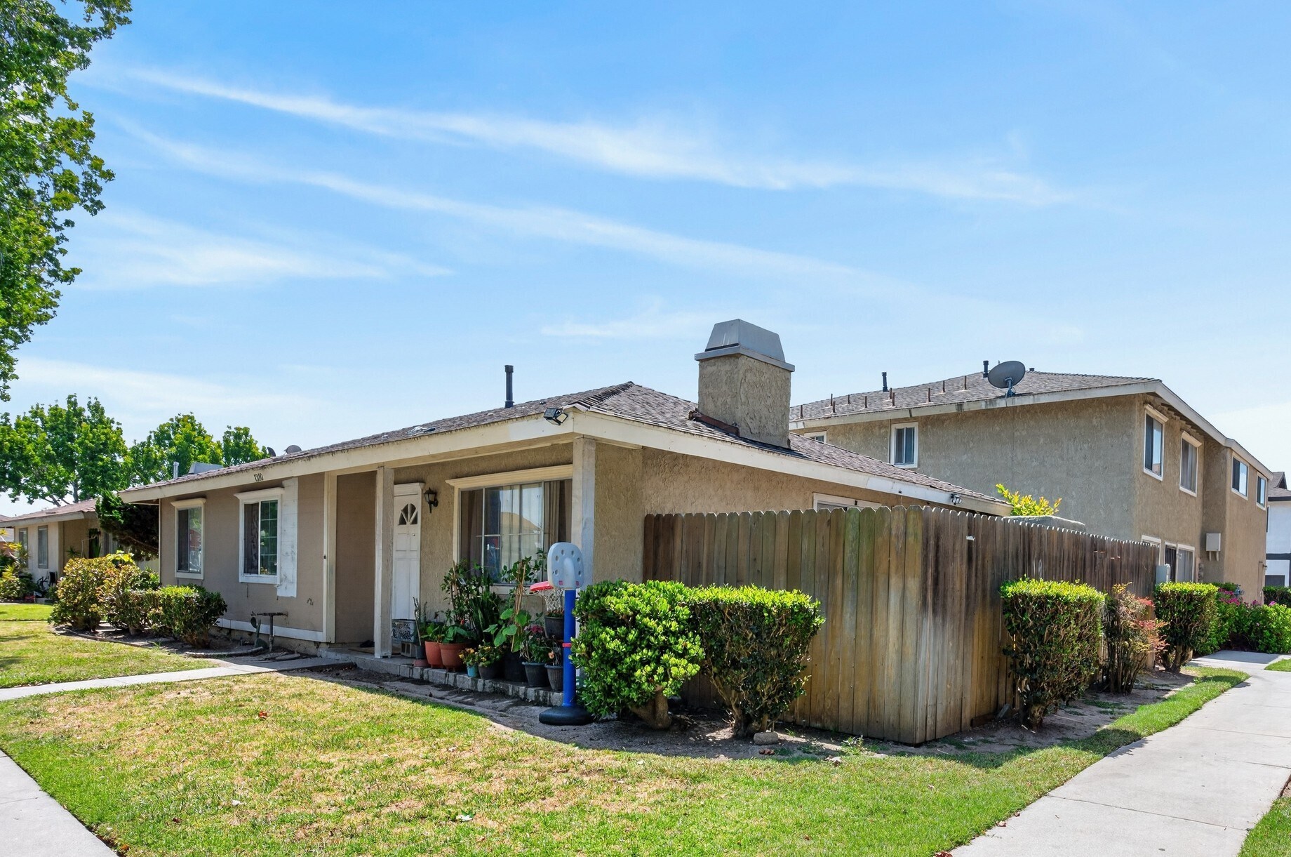 1310 W Hull Pl, Oxnard, CA à vendre Photo de l’immeuble– Image 1 sur 10