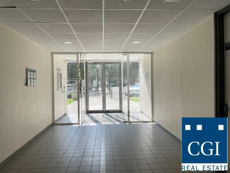 Bureau dans Eybens à louer - Hall d’entrée – Image 2 sur 4