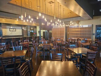 Plus de détails pour 8400 Katy Fwy, Houston, TX - Local commercial à louer