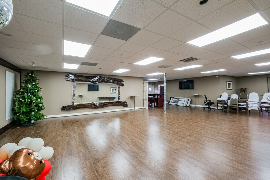 8200 Westglen Dr, Houston, TX à louer - Photo intérieure – Image 3 sur 29