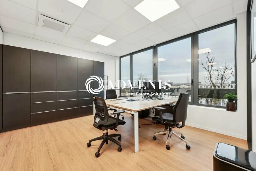 Bureau dans Chessy à vendre - Photo de l’immeuble – Image 3 sur 12
