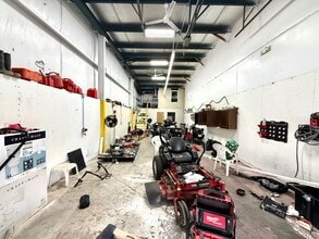 1805 Industrial Park Dr, Normal, IL à louer Photo intérieure– Image 1 sur 4