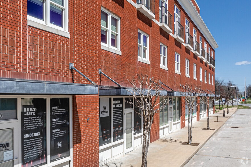 206 SW 8th St, Bentonville, AR à louer - Photo de l’immeuble – Image 3 sur 31