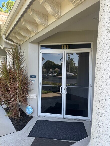 13730 Cypress Terrace Cir, Fort Myers, FL à vendre - Photo de l’immeuble – Image 3 sur 26