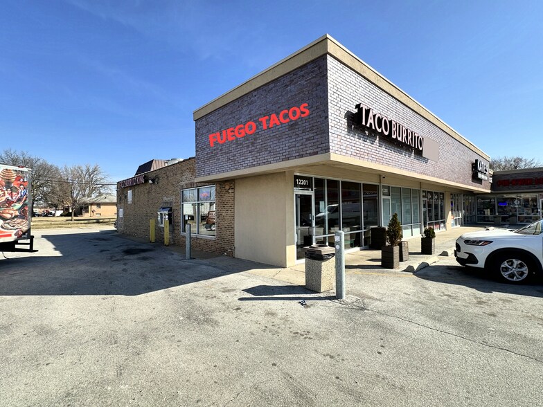 12201-12217 S Pulaski Rd, Alsip, IL à louer - Photo de l’immeuble – Image 3 sur 9