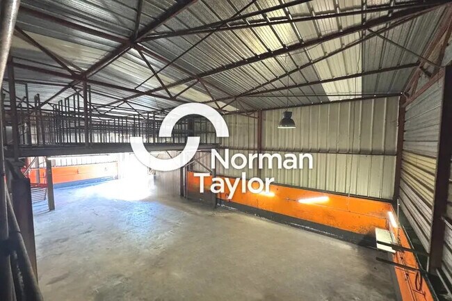 Plus de détails pour Local d'activités à louer