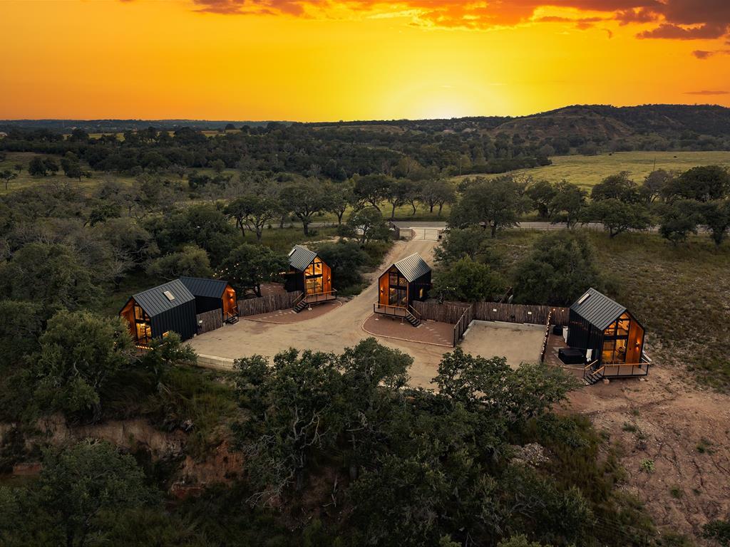 1956 Loudon Rd, Fredericksburg, TX à vendre Photo de l’immeuble– Image 1 sur 19