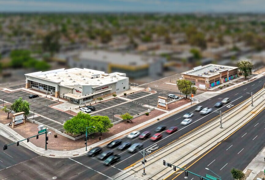 Glendale Plaza - NWC 19th Ave & Glendale portefeuille de 2 biens à vendre sur LoopNet.fr - Photo de l’immeuble – Image 1 sur 13
