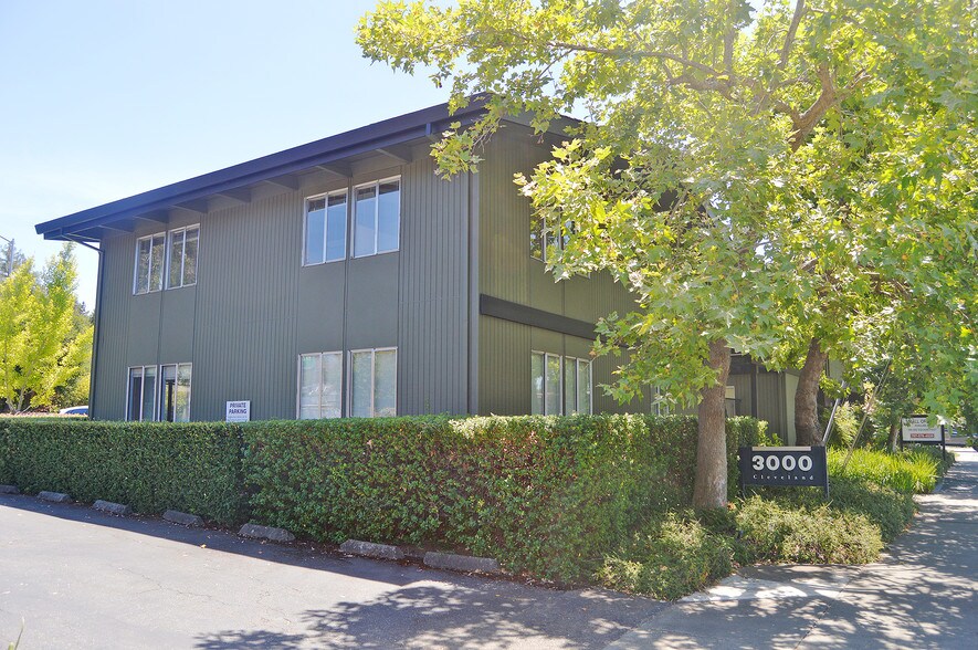 3000 Cleveland Ave, Santa Rosa, CA à vendre - Photo de l’immeuble – Image 2 sur 10