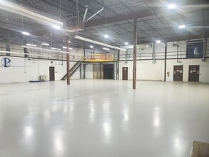 60-70 Cleveland Ave, Bay Shore, NY à louer Photo intérieure– Image 2 sur 5