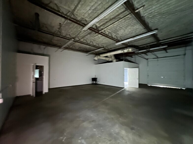 4161-4215 S 33rd West Ave, Tulsa, OK à louer - Photo de l’immeuble – Image 3 sur 9