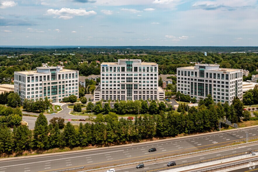12950 Worldgate Dr, Herndon, VA à louer - Photo de l’immeuble – Image 2 sur 13