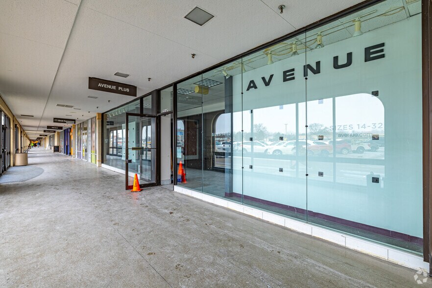 23001-23303 Michigan Ave, Dearborn, MI à louer - Photo de l’immeuble – Image 3 sur 15